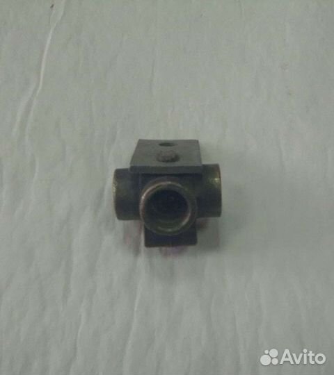 Соединитель центральный трубопровода