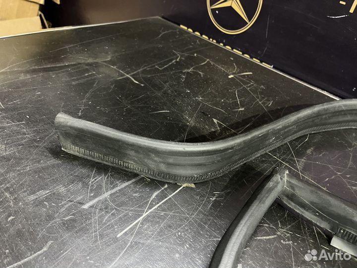 Уплотнитель капота мерседес w218 cls500 4matic