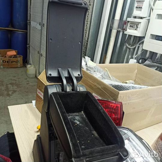 Подлокотник nissan tiida