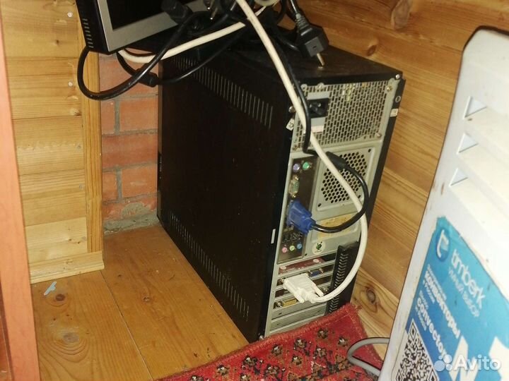 Монитор, системный блок и колонки