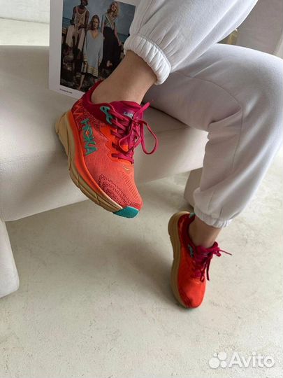 Кроссовки hoka