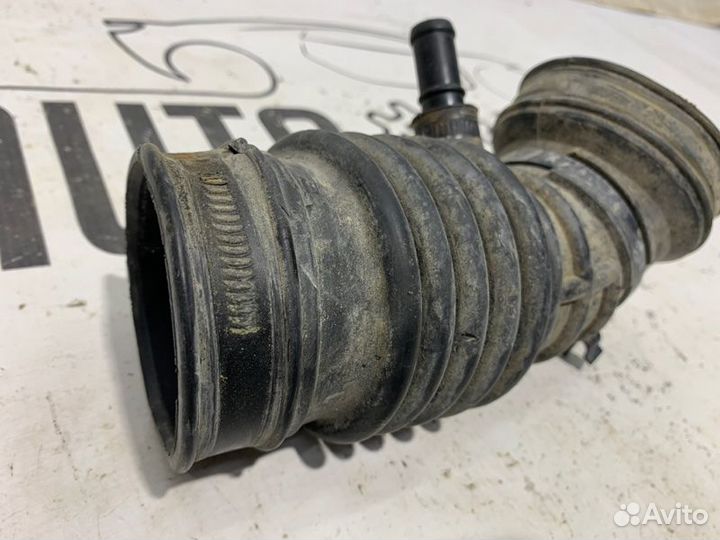 Патрубок воздушного фильтра Nissan X-Trail T30