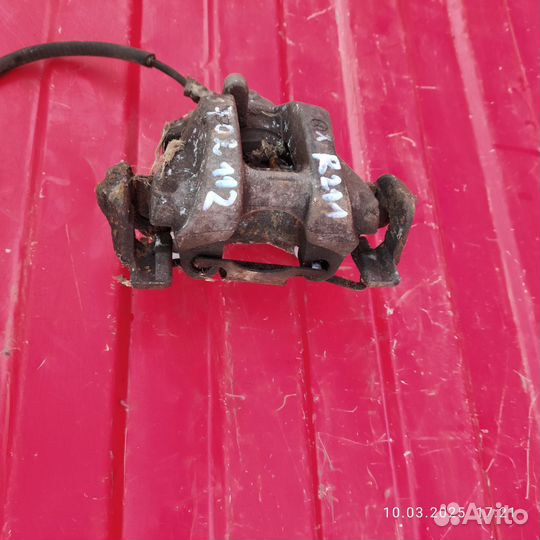 Суппорт задний правый mercedes w211