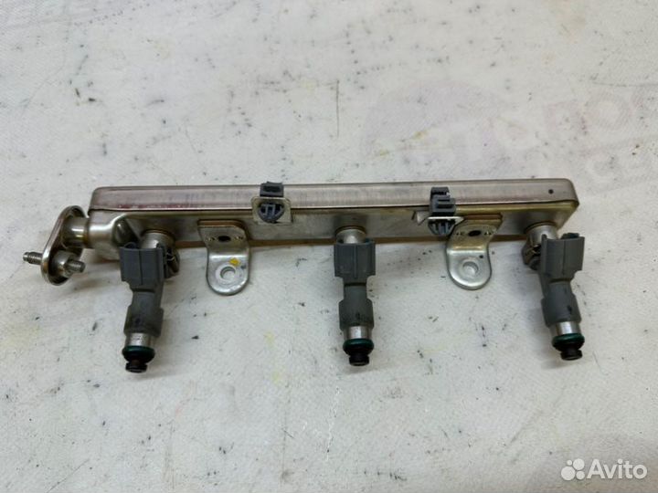 Топливная рампа (рейка) в сборе передняя Honda