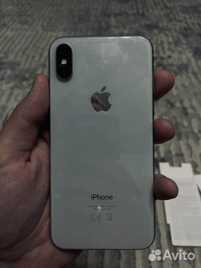 Телефон iPhone X 64Gb White