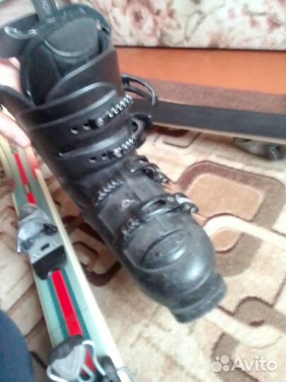 Горные лыжи ботинки и шлем торг уместен