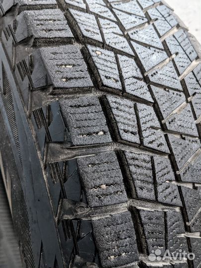 Bridgestone Blizzak DM-V1 215/70 R16 100R