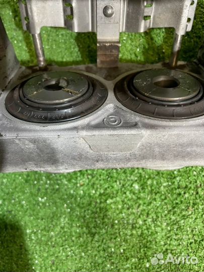 Суппорт тормозной передний левый Mercedes-Benz