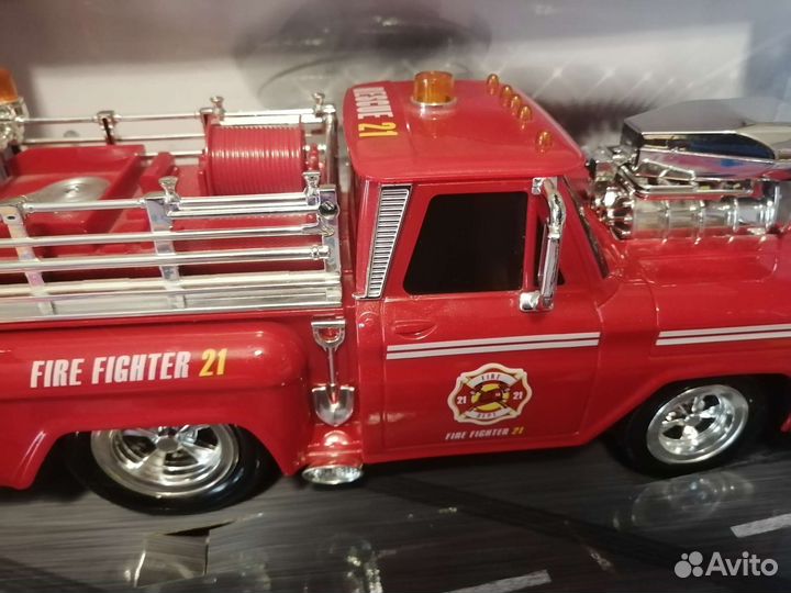 Пожарная машина с пультом