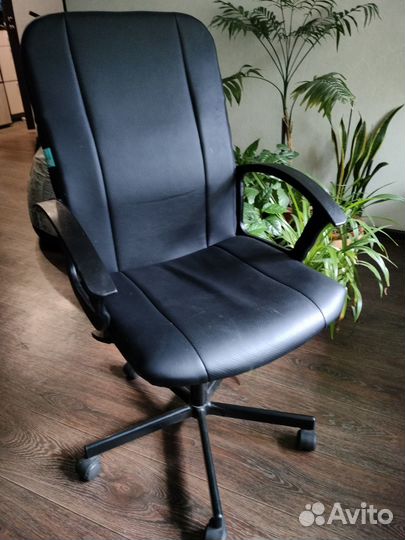 Компьютерное кресло кожа