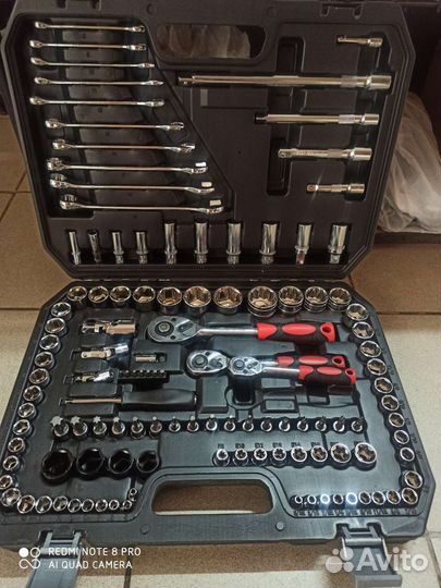 Набор инструментов для автомобиля