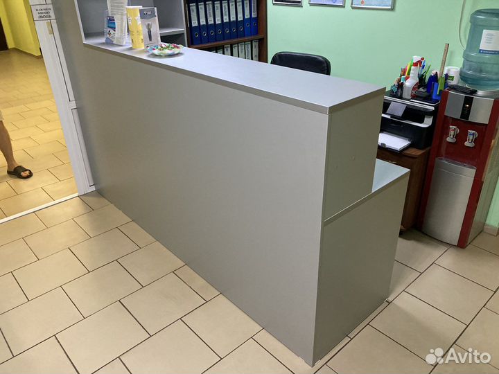 Ресепшн стол администратора(охранника)