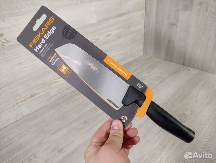Нож Сантоку Hard Edge Fiskars 1051761
