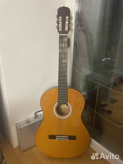 Гитара с чехлом