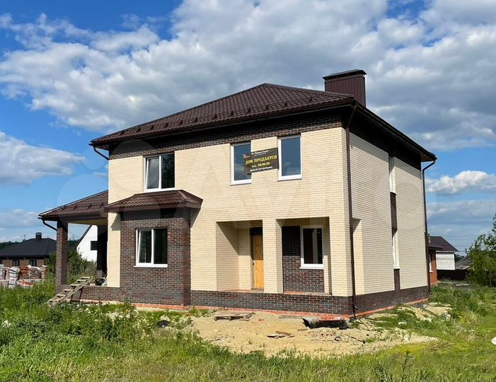 Коттедж 193 м² на участке 14 сот.