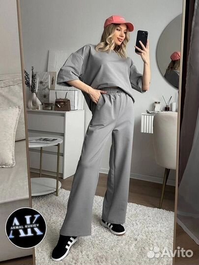 Спортивный костюм женский