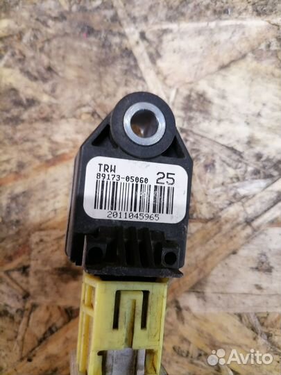 Датчик удара Tayota Avensis T27
