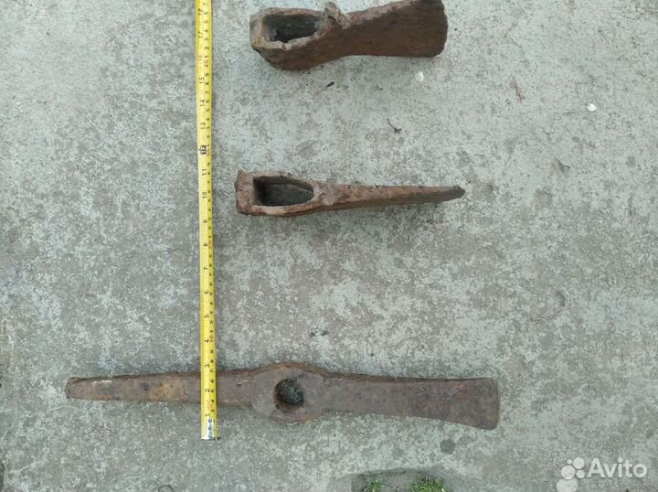 Кирка старинная кованая