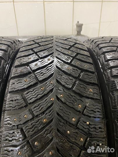 Michelin X-Ice North 4 215/65 R16