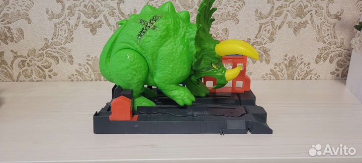 Хотвилс разгневанный трицератопс