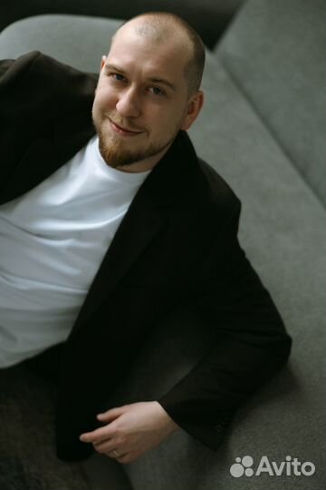 Ведущий Антон Петрухин