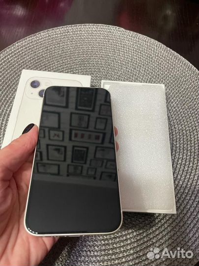 Телефон iPhone 13