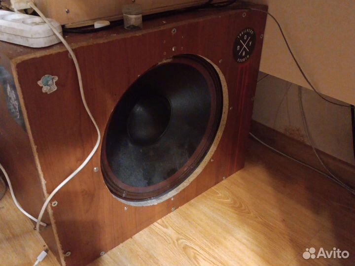 Сабвуфер с колонками и усилителем