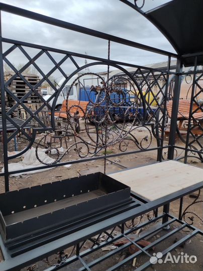 Мангальная зона с крышей новинка