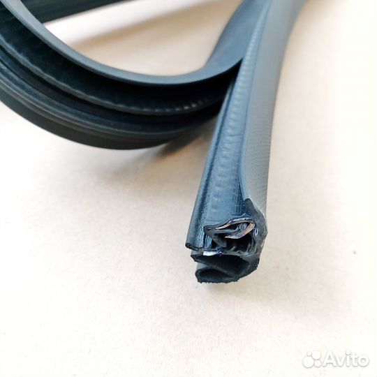 Уплотнитель двери Ларгус