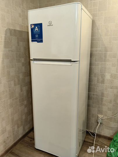 Холодильник indesit