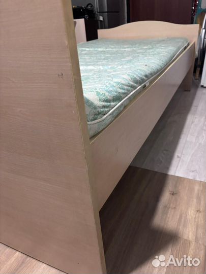 Кровать с матрасом