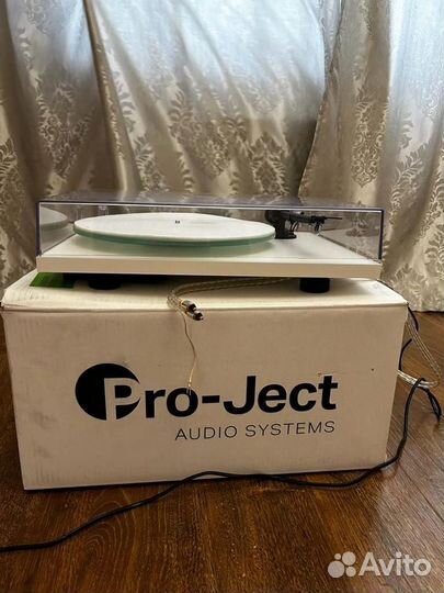 Проигрыватель винила Pro-Ject T1 (OM 5E) white