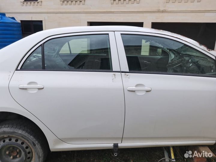 Двери на toyota corolla 150