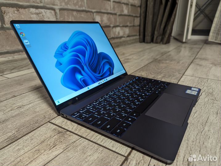 В идеале Huawei Matebook 13” i5-8265U/512/8/2K