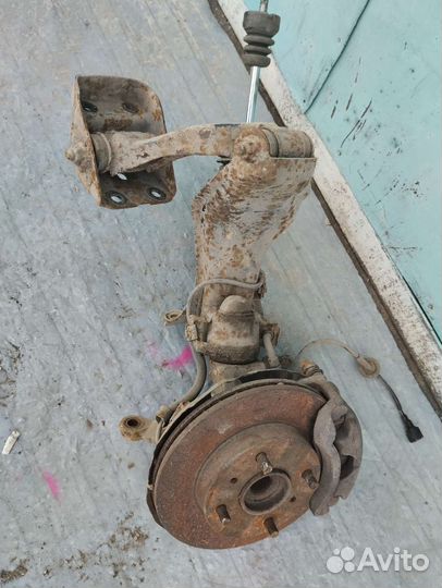 Узел подвески правый Ниссан Примера П10 90+