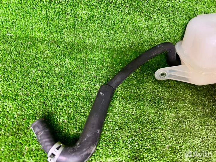 Расширительный бачок Toyota Land Cruiser Prado 150