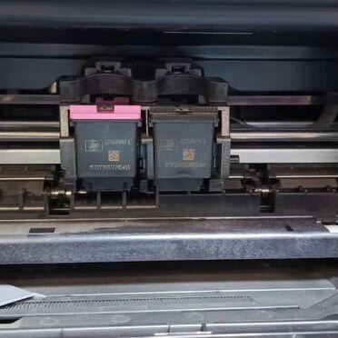 Цветной струйный принтер HP Deskjet F2483