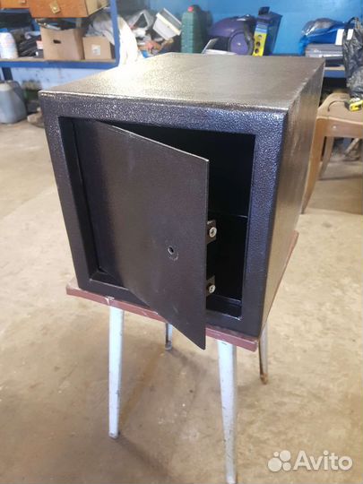 Сейф металлический