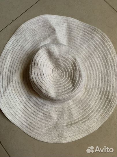 Шляпа с широкими полями