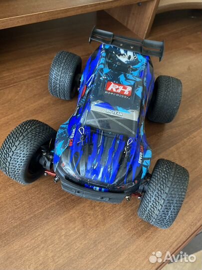 Машина на радиоуправлении 1/16