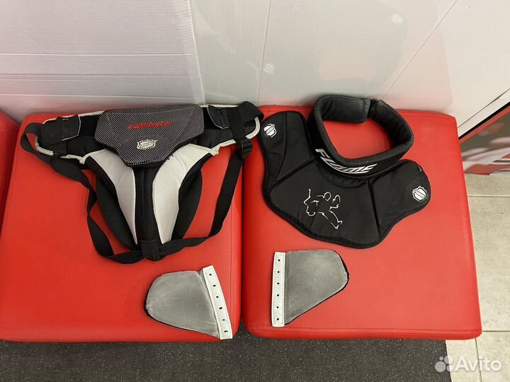 Вратарская хоккейная форма и аксессуары