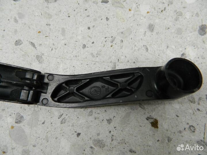 Поводок стеклоочистителя передний левый Mazda Mazd