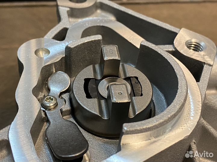 Вакуумный насос с прокладкой Камминз 2.8 Газель