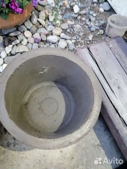 Бетонный вазон для цветов