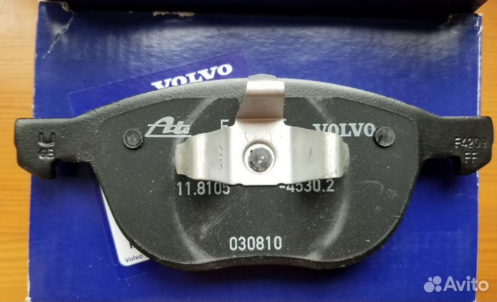 Передние тормозные колодки Volvo S40