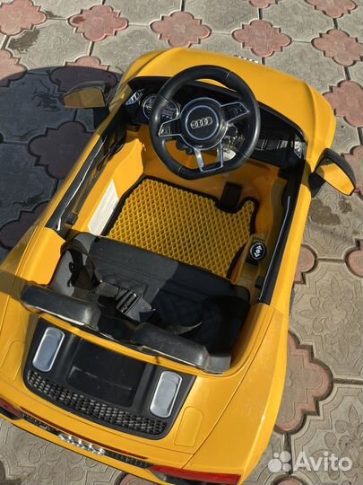 Детский электромобиль Audi R8