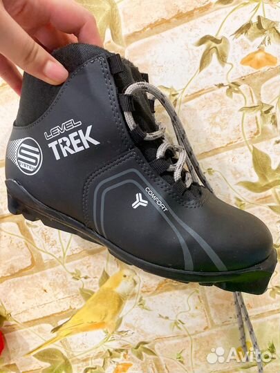 Лыжные ботинки trek 35 размер