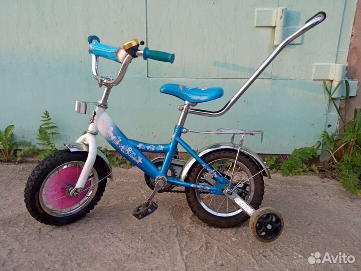 Детский велосипед с ручкой