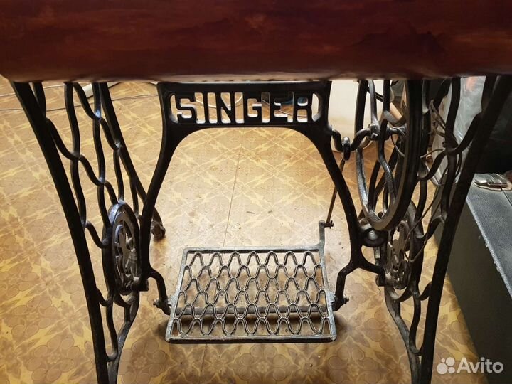 Швейная машина Подольск ножная на станине Singer
