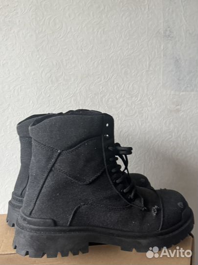 Balenciaga strike type